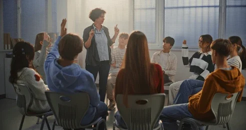 „ВОЛИТЕ СЕ СИГУРНО”: РАДИОНИЦЕ О РЕПРОДУКТИВНОМ ЗДРАВЉУ ЗА НАШЕ ОСМАКЕ